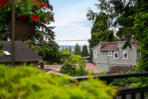1030 Mathers Avenue, West Vancouver, BC 