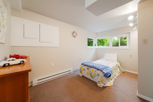 1030 Mathers Avenue, West Vancouver, BC 
