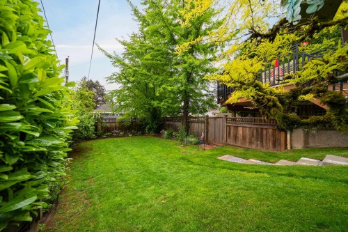 1030 Mathers Avenue, West Vancouver, BC 