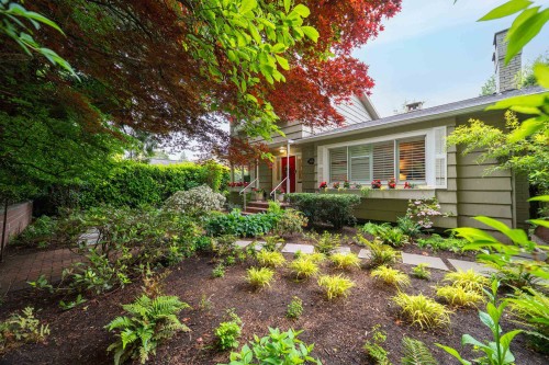 1030 Mathers Avenue, West Vancouver, BC 
