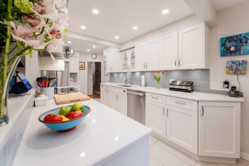 1030 Mathers Avenue, West Vancouver, BC 