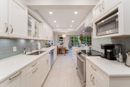1030 Mathers Avenue, West Vancouver, BC 