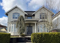 7525 13th Avenue Burnaby, BC V3N 2E3