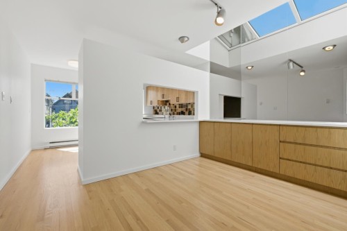 1816 Whyte Avenue, Vancouver, BC 