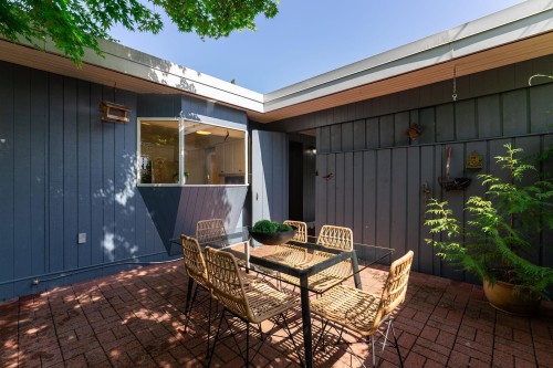 3665 Edgemont Boulevard, North Vancouver, BC 