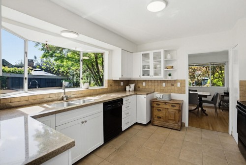 3665 Edgemont Boulevard, North Vancouver, BC 