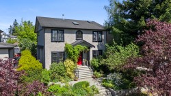 125 39th Avenue W Vancouver, BC V5Y 2P1