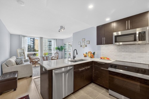 1005-811 Helmcken Street  Vancouver, BC V6Z 1B1
