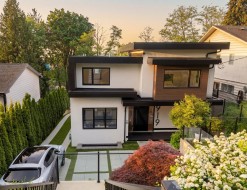 919 4th Street E North Vancouver, BC V7L 1K3
