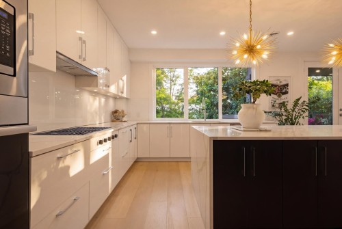 919 4Th Street E, North Vancouver, BC 