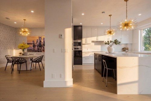 919 4Th Street E, North Vancouver, BC 