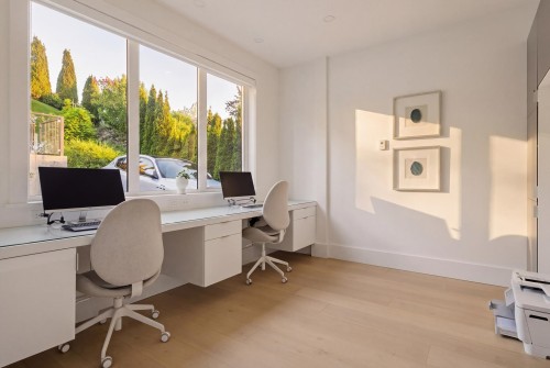 919 4Th Street E, North Vancouver, BC 