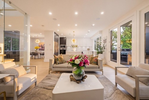 919 4Th Street E, North Vancouver, BC 