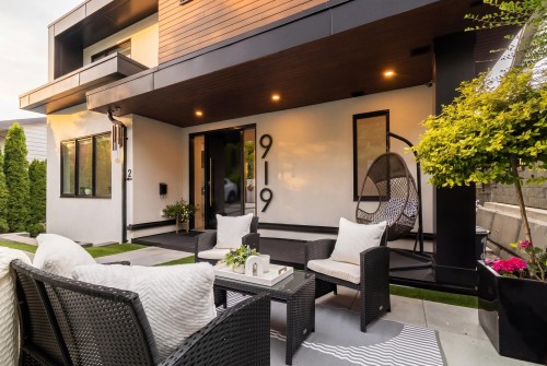 919 4Th Street E, North Vancouver, BC 
