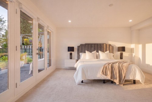 919 4Th Street E, North Vancouver, BC 