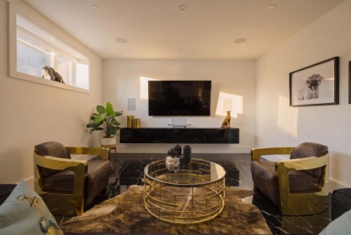 919 4Th Street E, North Vancouver, BC 