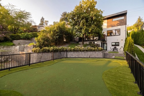919 4Th Street E, North Vancouver, BC 