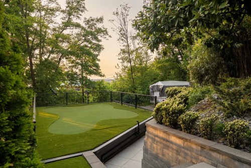 919 4Th Street E, North Vancouver, BC 