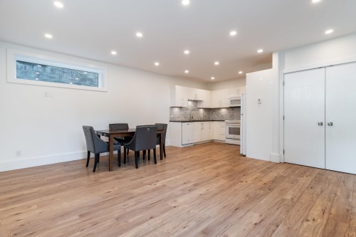 919 4Th Street E, North Vancouver, BC 