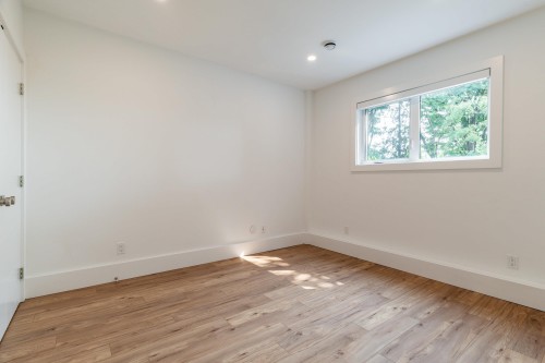 919 4Th Street E, North Vancouver, BC - Indoor Photo Showing Other Room