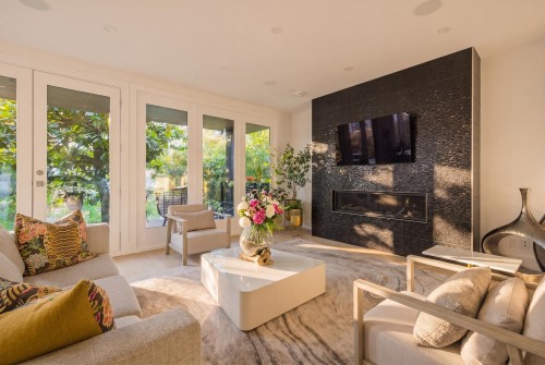 919 4Th Street E, North Vancouver, BC 
