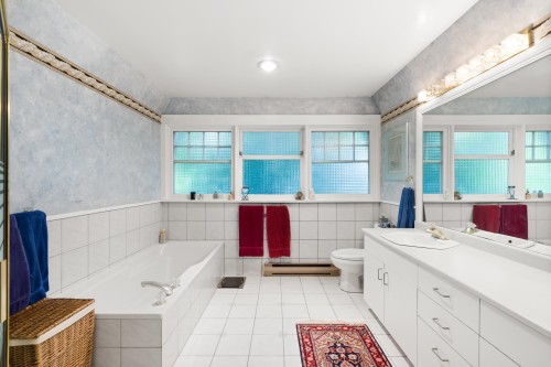 5662 Laburnum Street, Vancouver, BC 