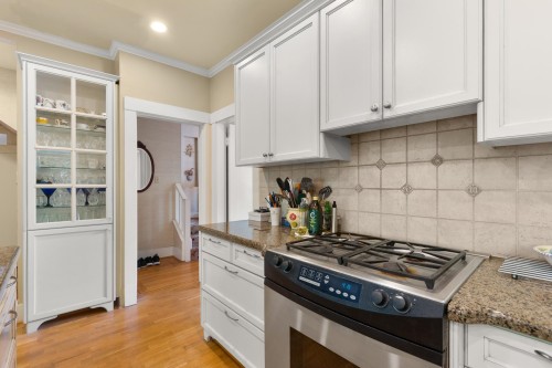 5662 Laburnum Street, Vancouver, BC 