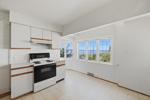 1013 Duchess Avenue, West Vancouver, BC 