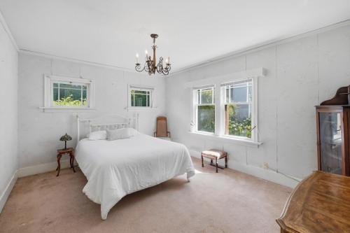 1013 Duchess Avenue, West Vancouver, BC 
