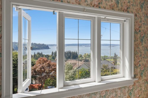 1013 Duchess Avenue, West Vancouver, BC 