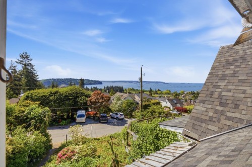 1013 Duchess Avenue, West Vancouver, BC 