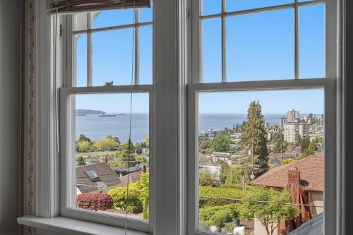1013 Duchess Avenue, West Vancouver, BC 