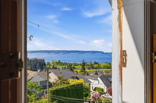 1013 Duchess Avenue, West Vancouver, BC 