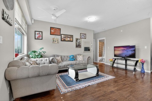404-22858 Lougheed Highway, Maple Ridge, BC 