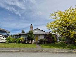 1858 Walnut Crescent  Coquitlam, BC V3J 7S9