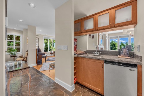 574 St. Andrews Place, West Vancouver, BC 