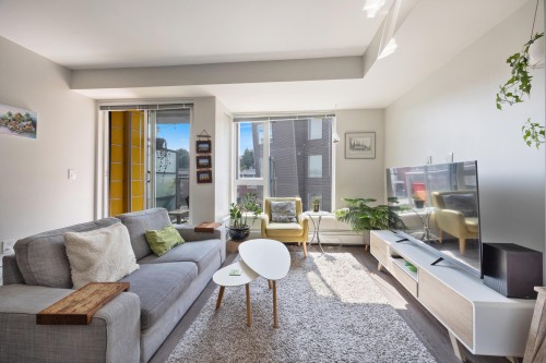 619-384 1st Avenue E Vancouver, BC V5T 0G5