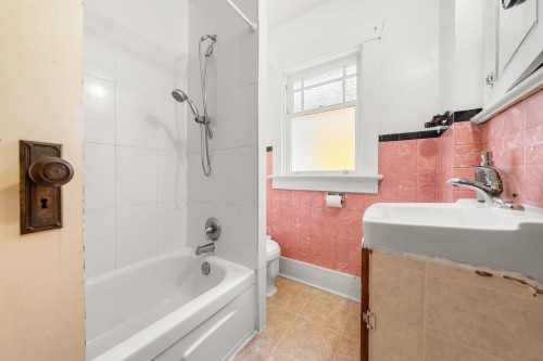 3218 6Th Avenue W, Vancouver, BC 