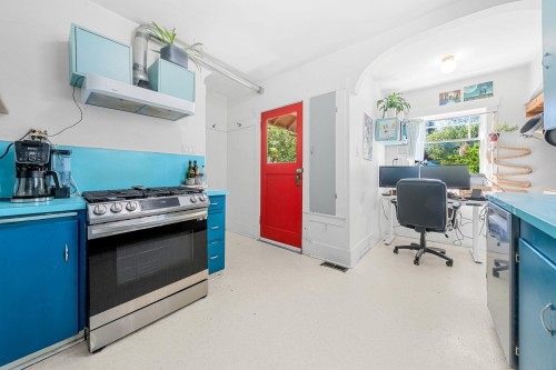 3218 6Th Avenue W, Vancouver, BC 