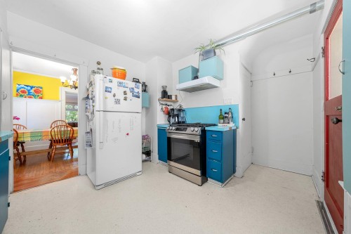 3218 6Th Avenue W, Vancouver, BC 