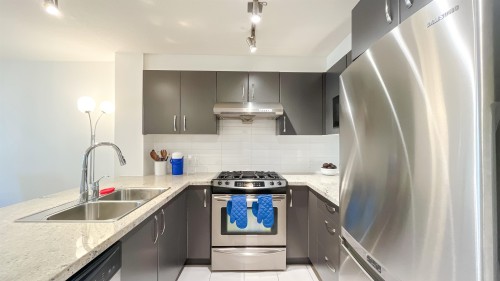 228-9288 Odlin Road, Richmond, BC 