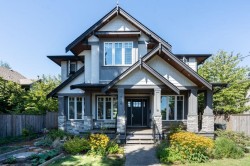 738 13th Street E North Vancouver, BC V7L 2M7
