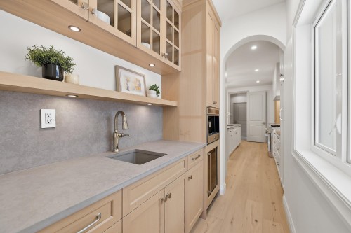 1249 Frederick Road, North Vancouver, BC 