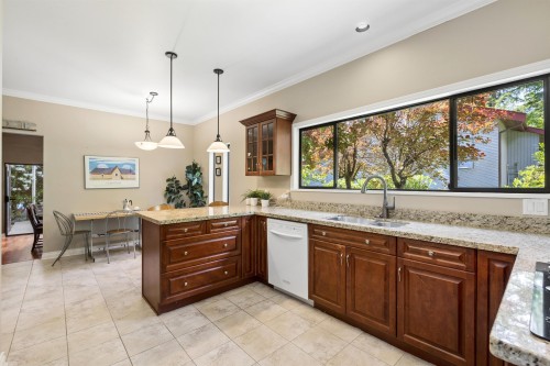 396 Mathers Avenue, West Vancouver, BC 