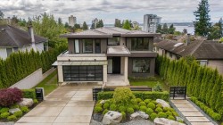 2256 Jefferson Avenue  West Vancouver, BC V7V 2A8