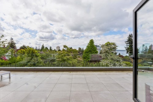 2256 Jefferson Avenue, West Vancouver, BC 