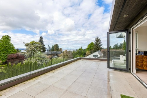 2256 Jefferson Avenue, West Vancouver, BC 