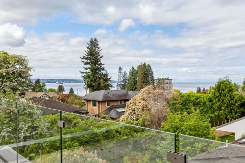 2256 Jefferson Avenue, West Vancouver, BC 