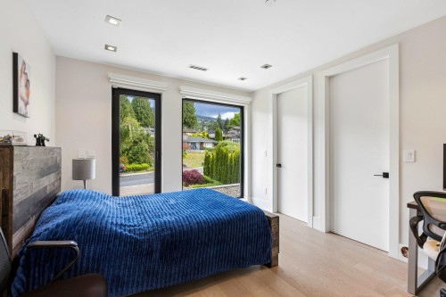 2256 Jefferson Avenue, West Vancouver, BC 