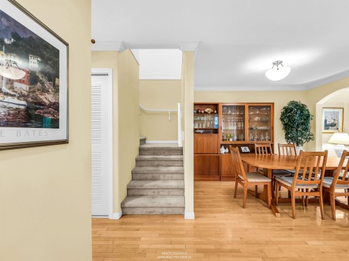 332 12Th Street E, North Vancouver, BC 